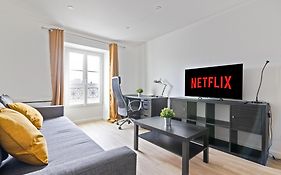 1 Bedroom Apartment Quartier Austerlitz Free Netflix